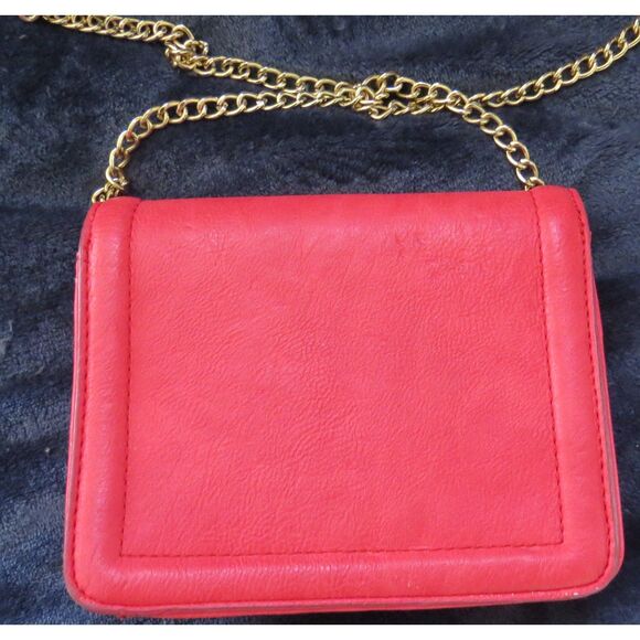 Forever 21  Faux Leather Crossbody Bag with Gold Chain  Red  EUC - Picture 5 of 11